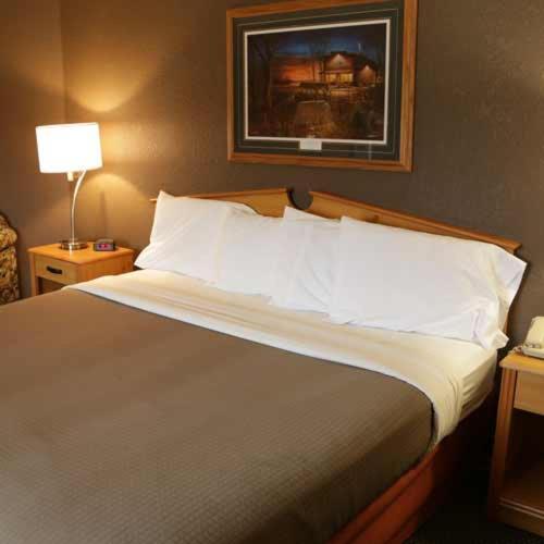 Boarders Inn And Suites By Cobblestone Hotels - Fayette ภายนอก รูปภาพ